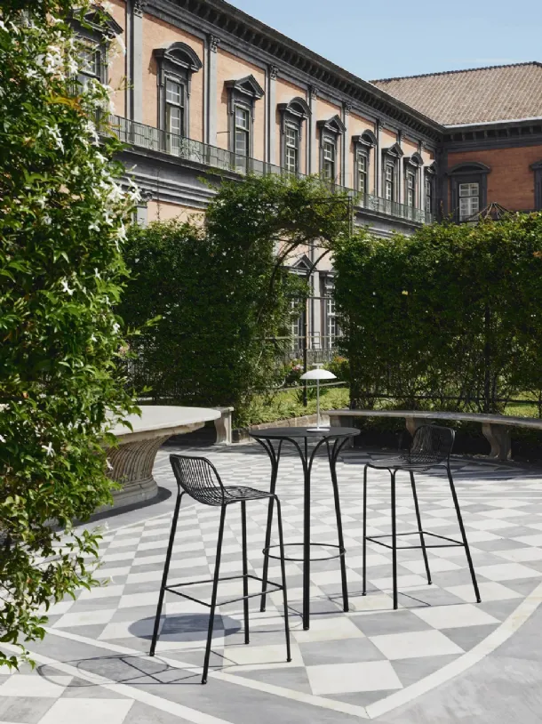 Stool and coffee table in metal Hiray by Kartell.