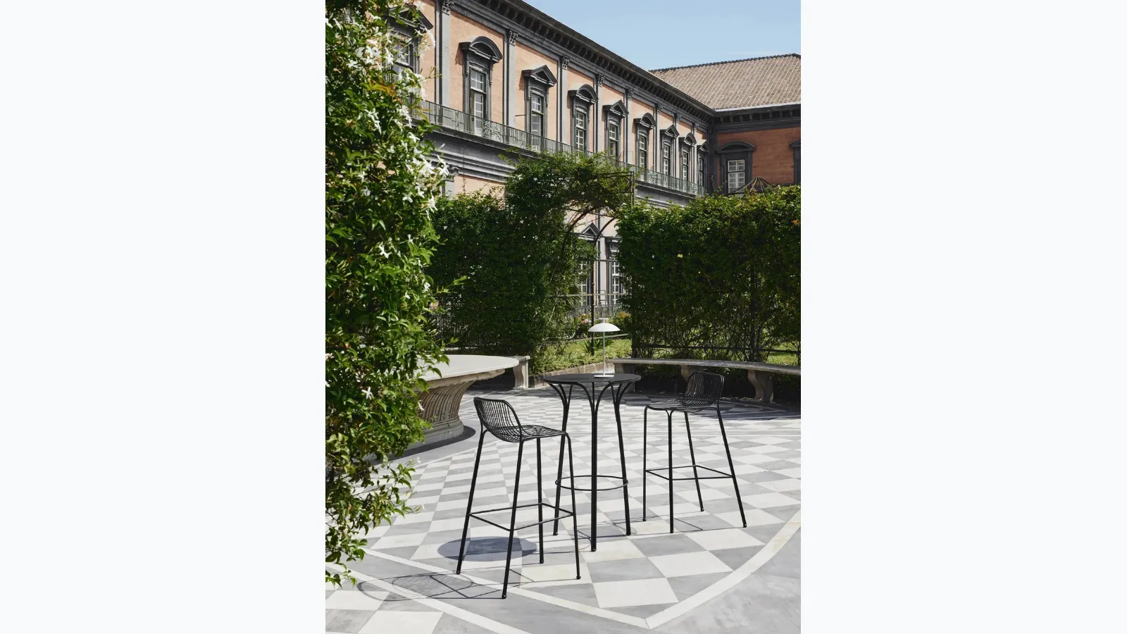 Stool and coffee table in metal Hiray by Kartell.