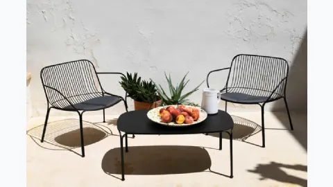 Hiray coffee table and armchairs by Kartell