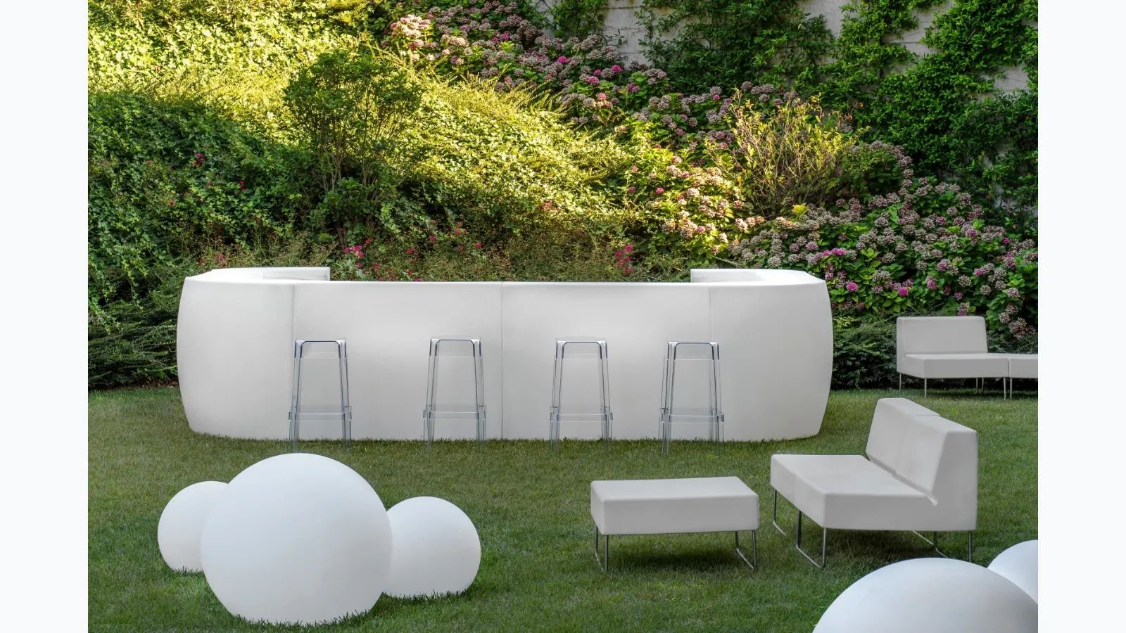 Host Lounge armchair by Pedrali