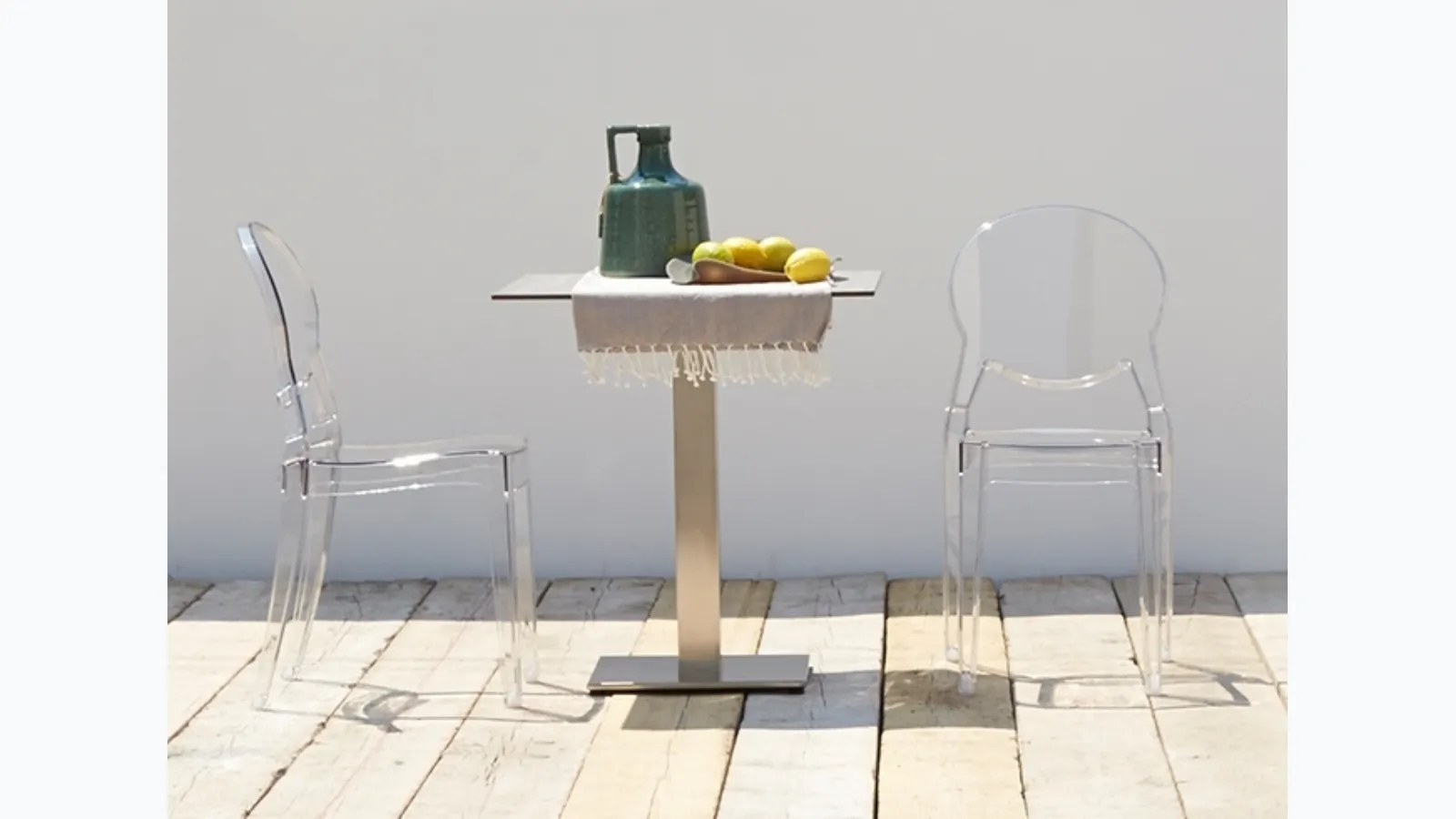 Stackable outdoor chair Igloo by Scab Design.