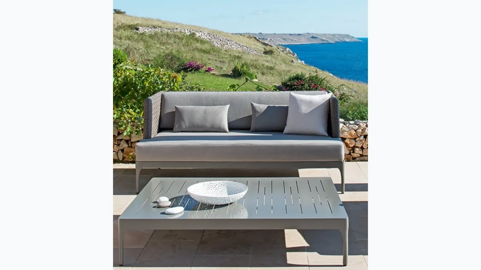 Infinity sofa in Lightwick fiber and aluminum coffee table by Ethimo.