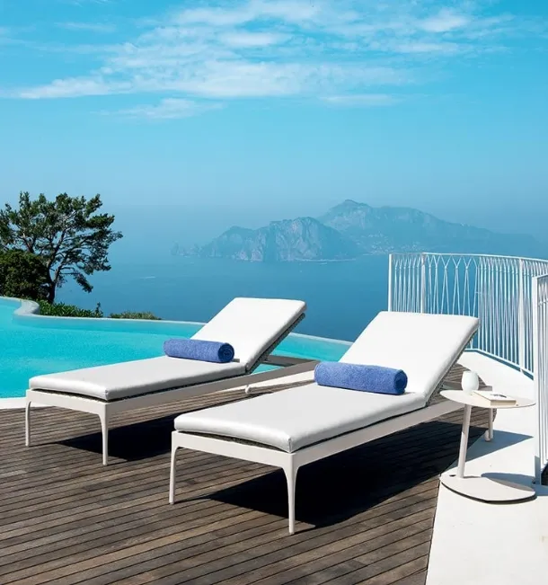 Infinity synthetic fiber sunbed by Ethimo