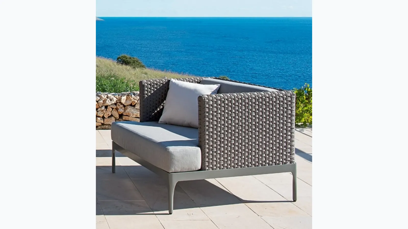Infinity armchair in synthetic fiber and Ethimo fabric