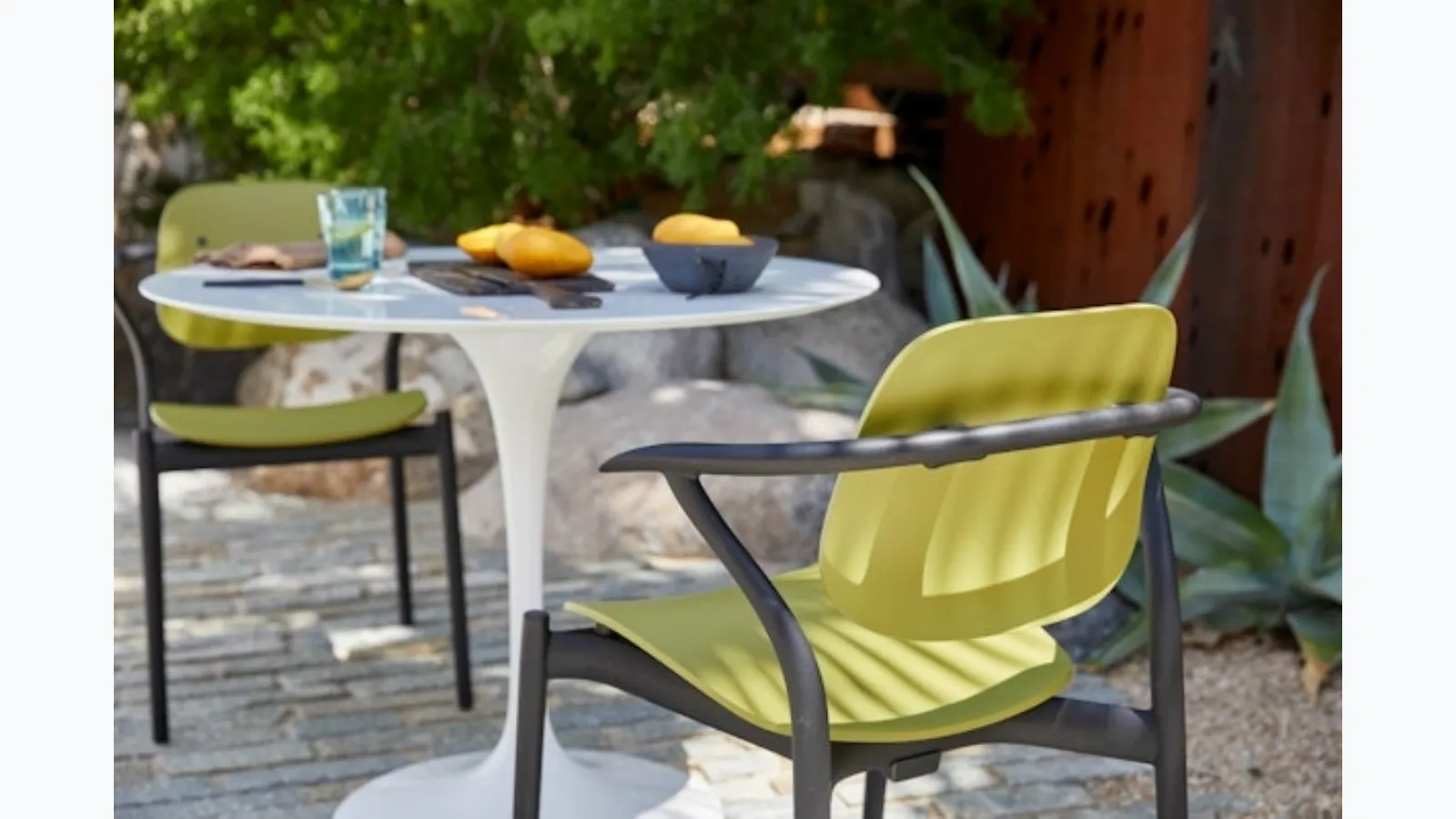 Iquo Chair by Knoll