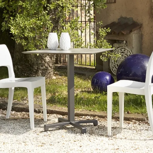 White outdoor chair Isy by Scab Design.
