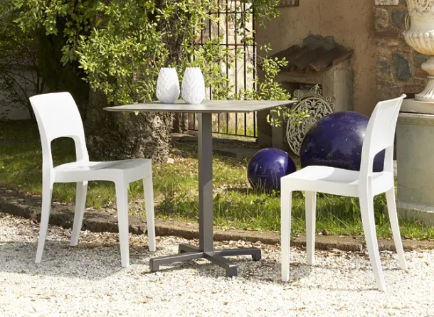 White outdoor chair Isy by Scab Design.