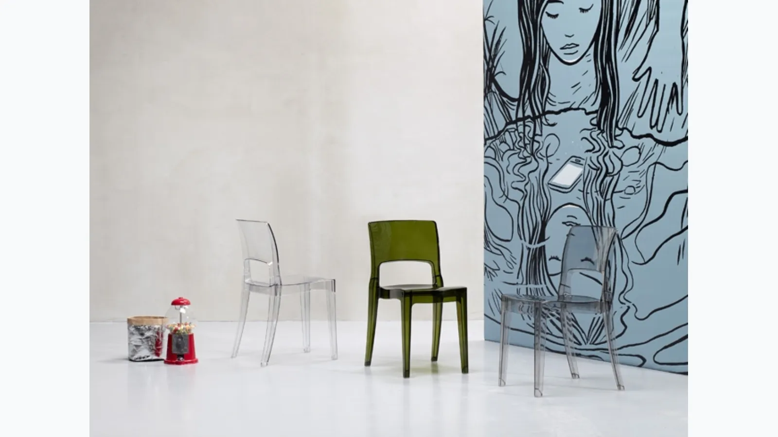 Outdoor chair Isy also available in shock-resistant polycarbonate version by Scab Design.