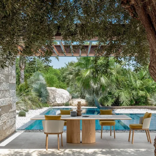 Marble and wood table and Polyurethane and wood chairs Itaca by Talenti.