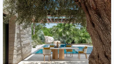 Marble and wood table and Polyurethane and wood chairs Itaca by Talenti.