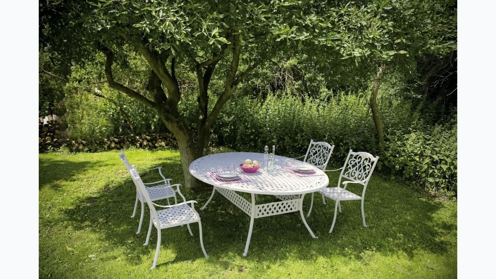 Ivrea Table and Chairs by Bizzotto.