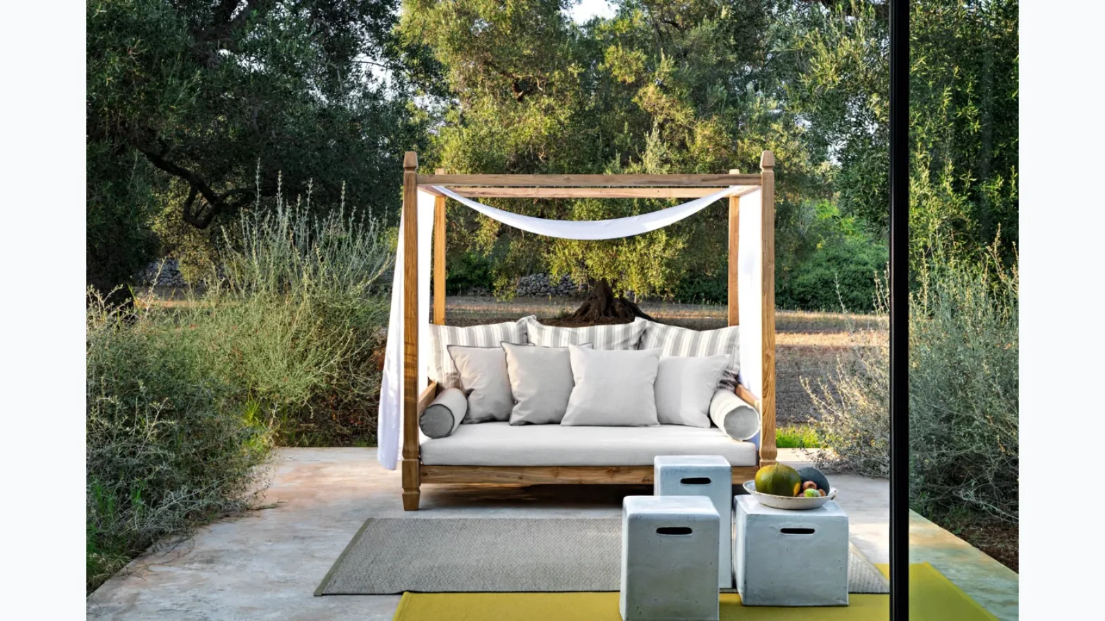 Canopy sofa Jeko by Gervasoni