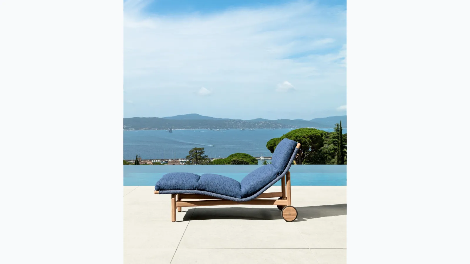 Jun sunbed in padded fabric and Talenti wood.