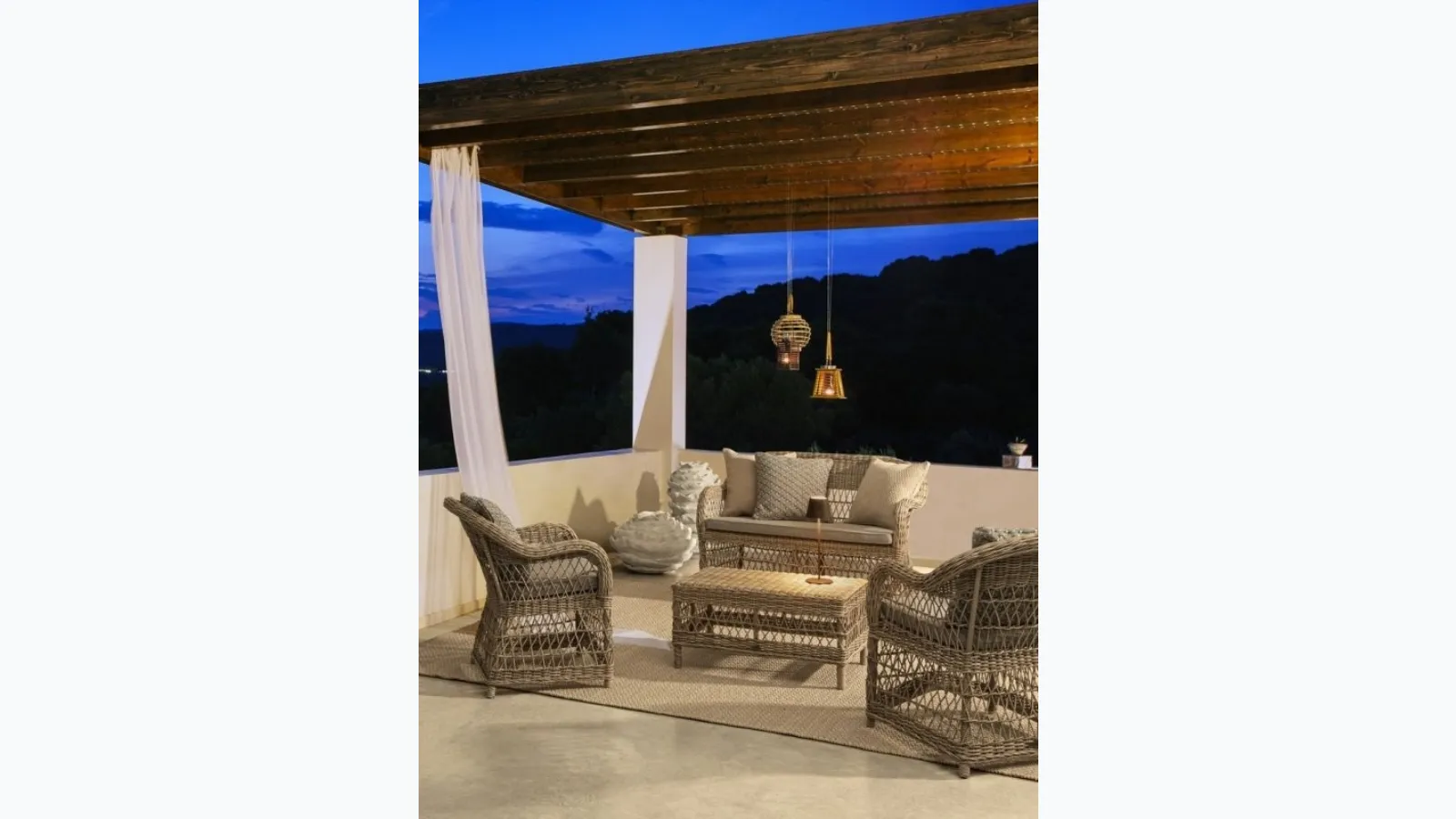 Outdoor furniture Jupiter in aluminum and synthetic fiber by Bizzotto.