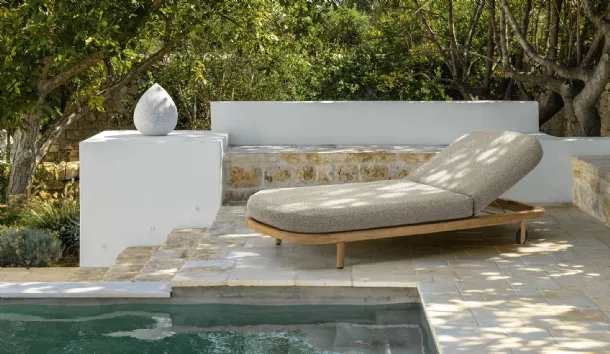 Karen fabric sunbed with a Talenti wooden structure