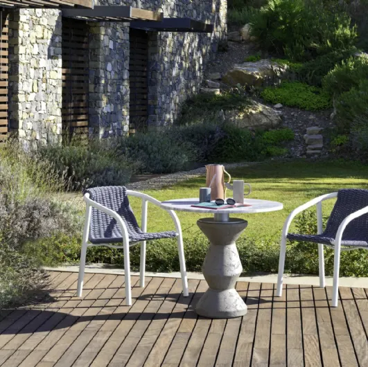 Ken chair in polyethylene rope and aluminum by Gervasoni.