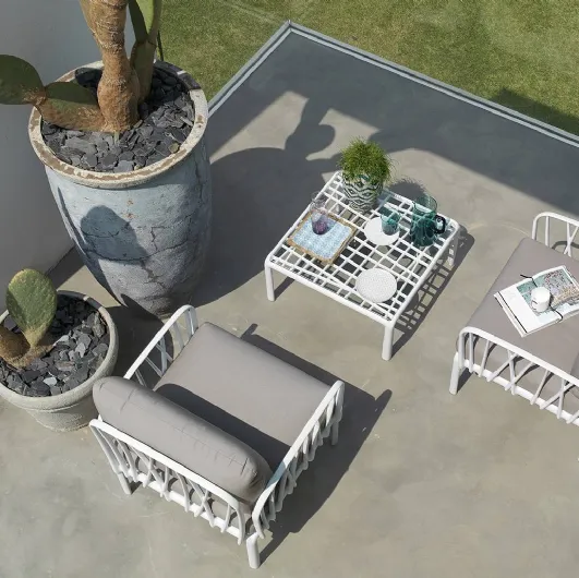 Outdoor coffee table with glass top and polypropylene structure Komodo Glass by Nardi.