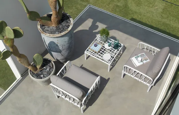 Outdoor coffee table with glass top and polypropylene structure Komodo Glass by Nardi.