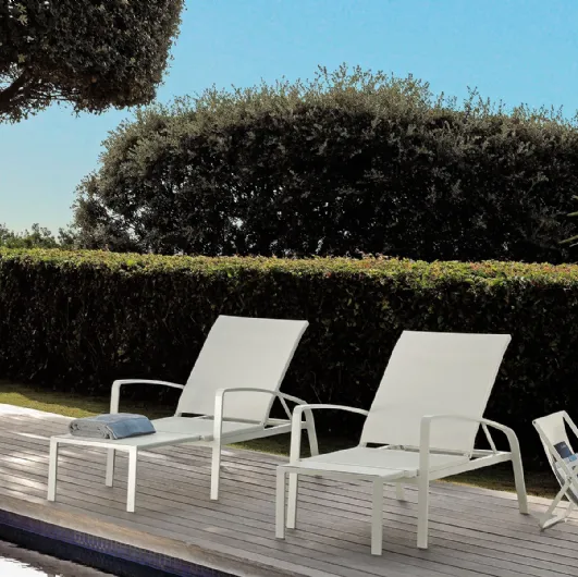 Lady sunbed in textilene and aluminum by Talenti.