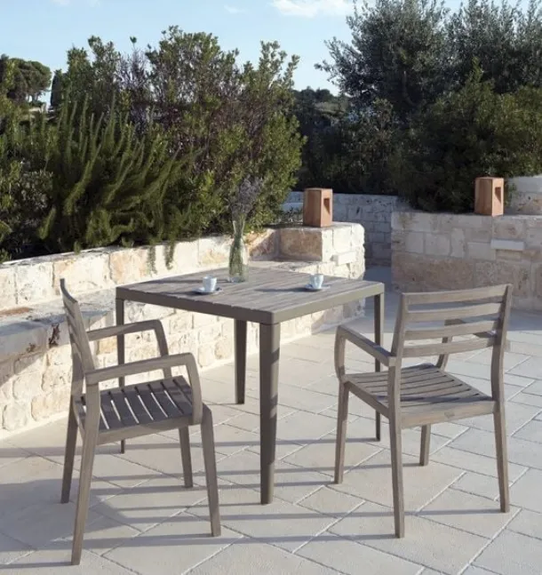 Square Laren table by Ethimo.