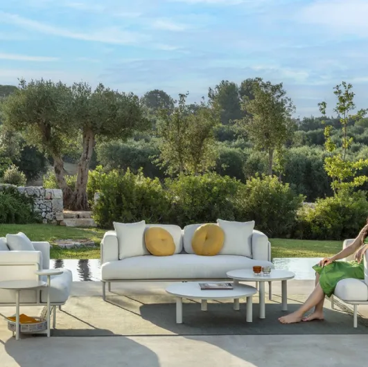 Lisa outdoor furniture in fabric and aluminum by Talenti