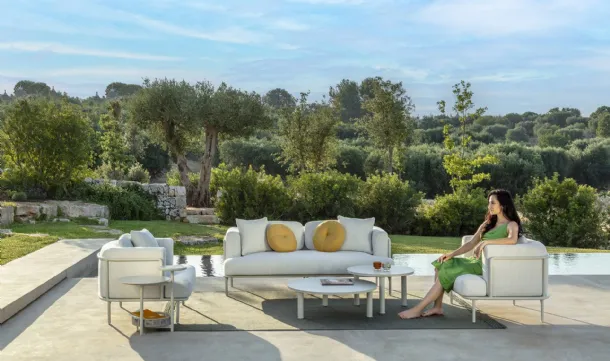 Lisa outdoor furniture in fabric and aluminum by Talenti