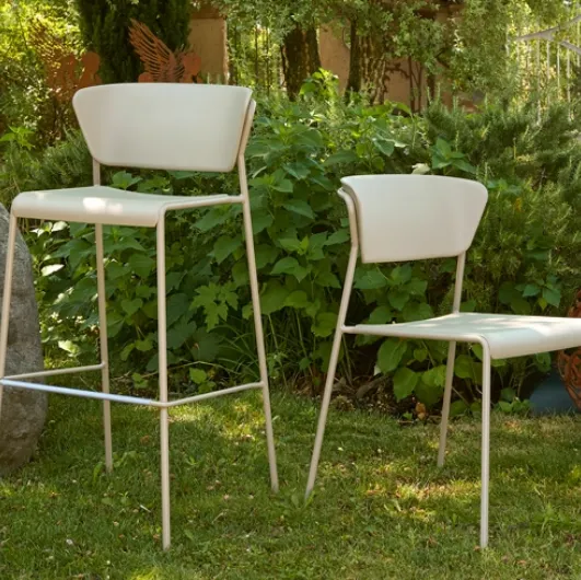 Chair and stool in technopolymer Lisa by Scab Design.