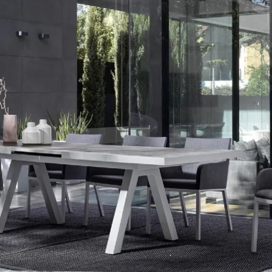Ceramic table and Lunar padded chairs by Bizzotto.