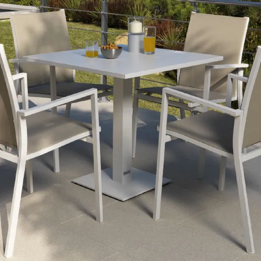 Maiorca chair in aluminum and textilene by Talenti.