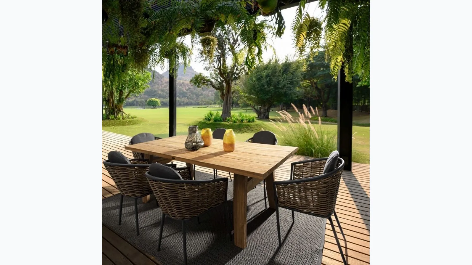 Maribela chair in synthetic fiber and aluminum by Bizzotto.