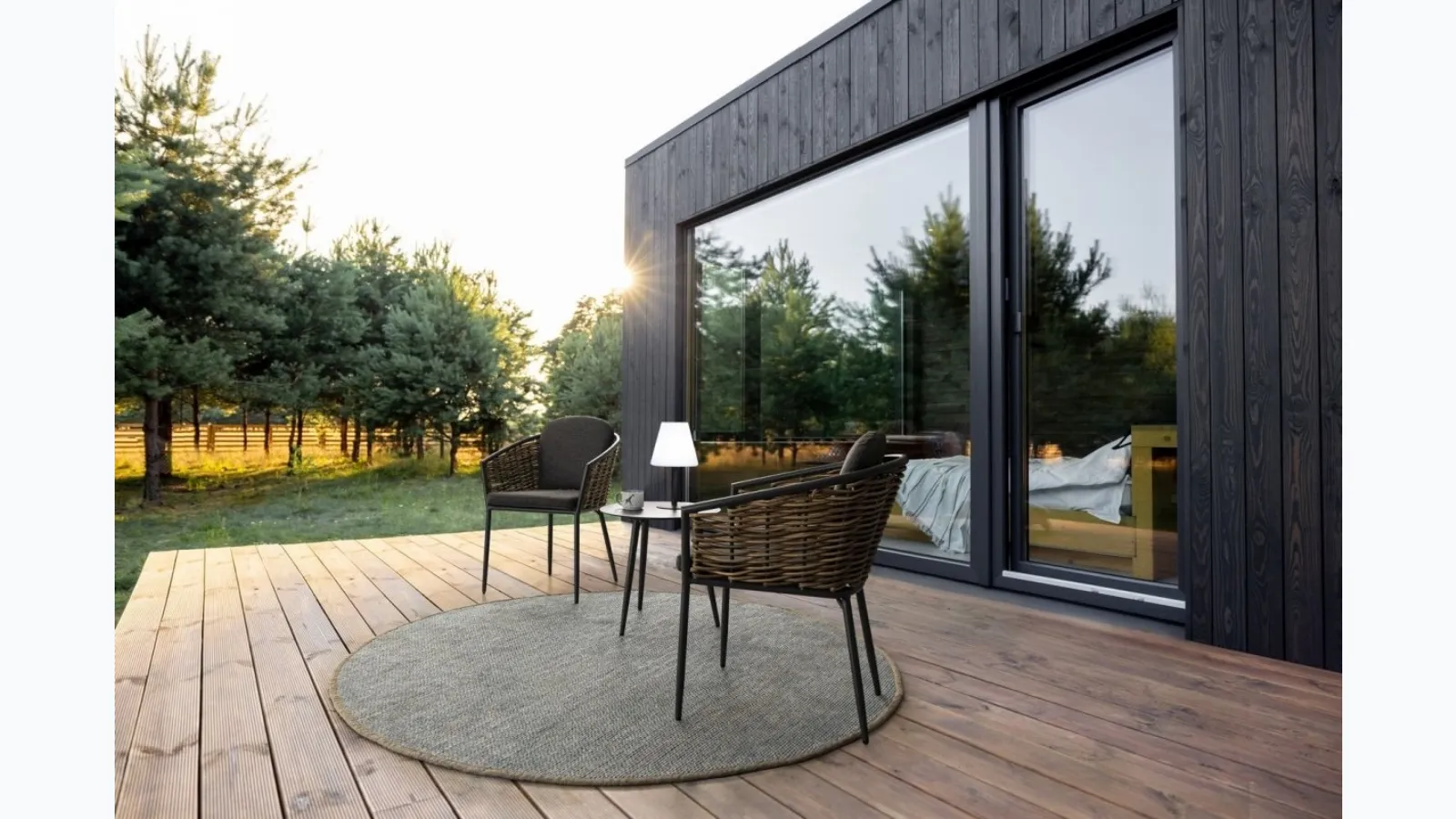 Maribela chair in synthetic fiber and aluminum by Bizzotto.