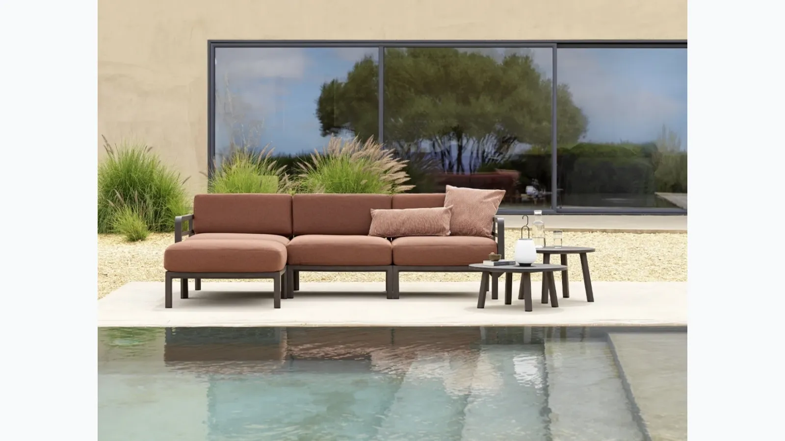 Round polypropylene coffee table Maximo by Nardi.