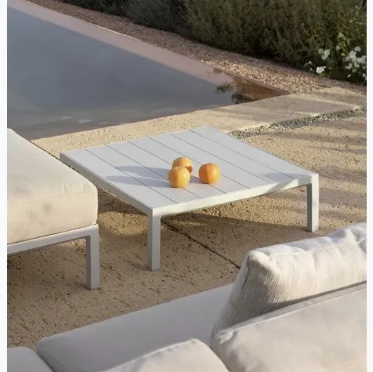 Recycled plastic coffee table Maximo by Nardi.