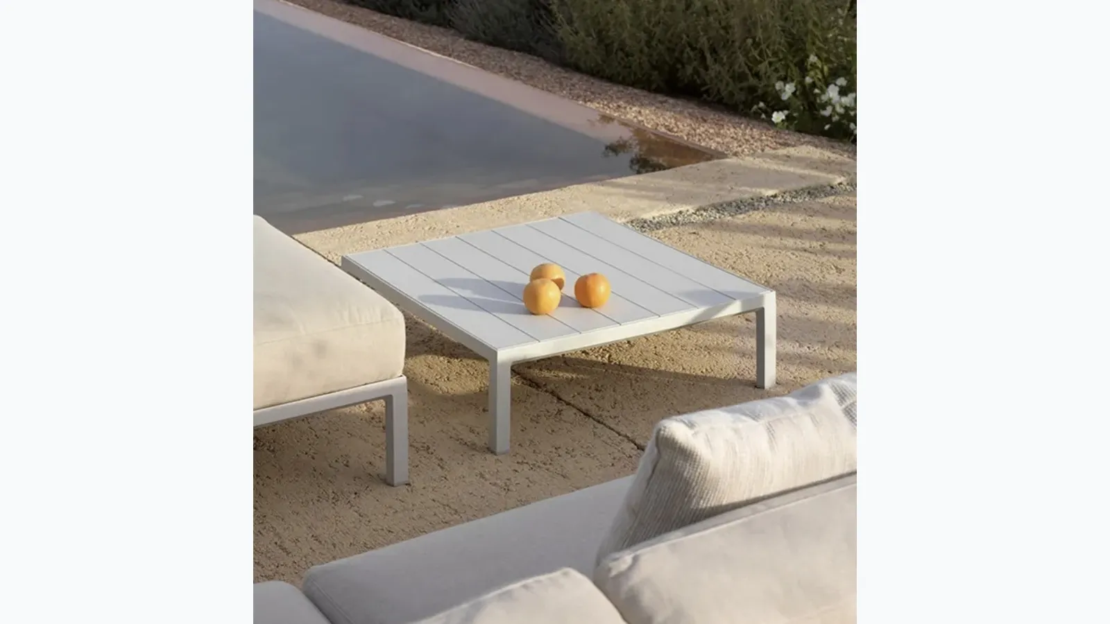 Recycled plastic coffee table Maximo by Nardi.