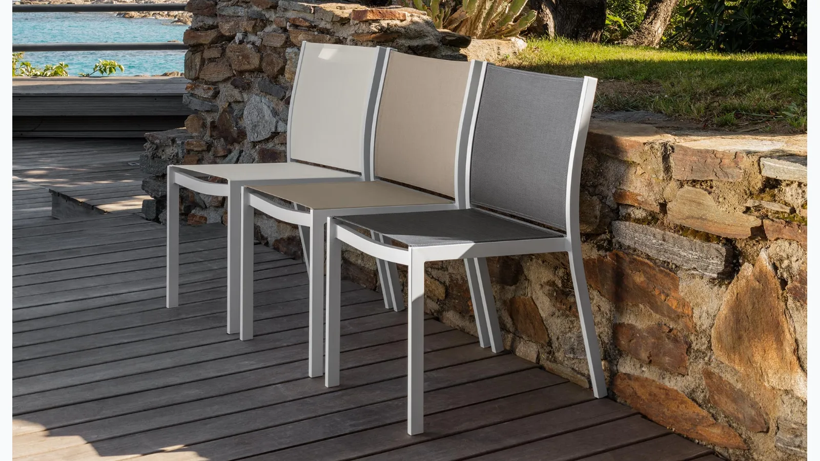Minorca chair in aluminum and textilene by Talenti.