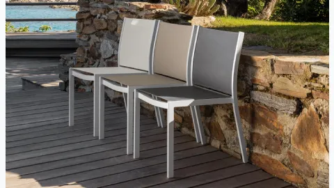 Minorca chair in aluminum and textilene by Talenti.