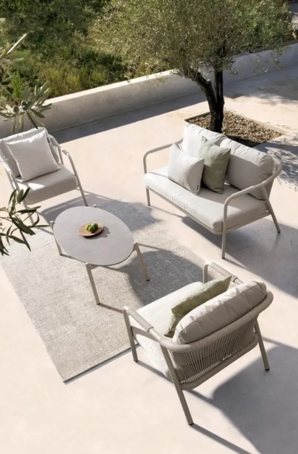 Miravet outdoor furniture in fabric and aluminum by Bizzotto