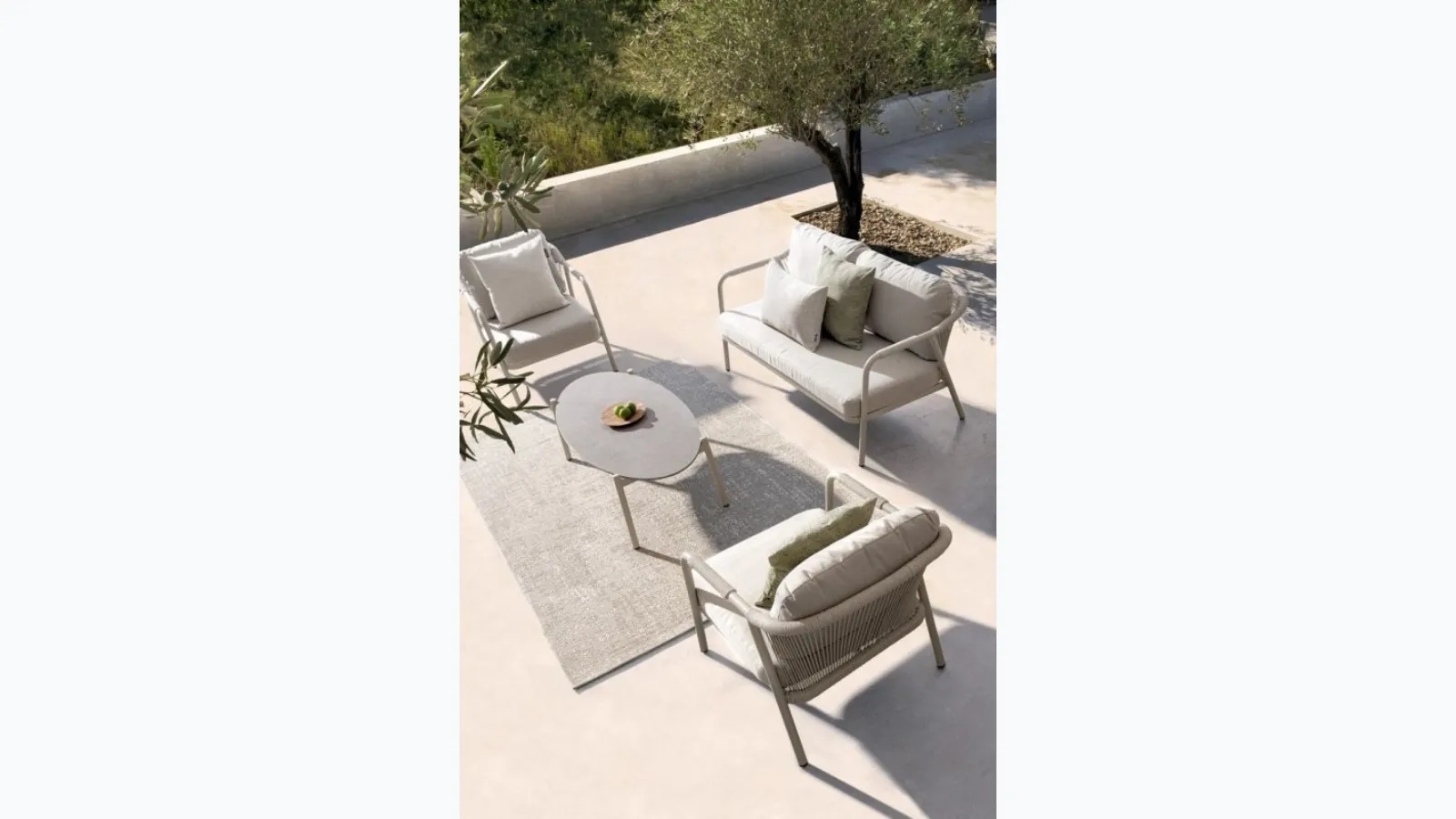 Miravet outdoor furniture in fabric and aluminum by Bizzotto