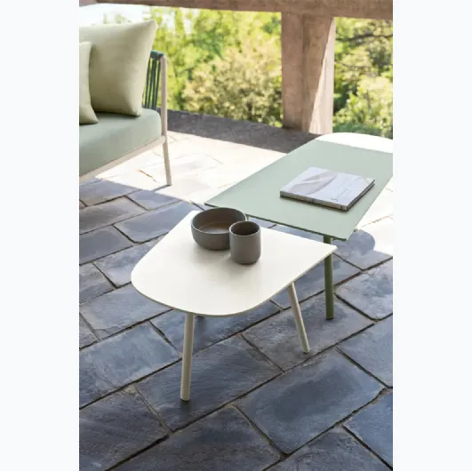 Aluminum table painted Mosaiko by Fast.