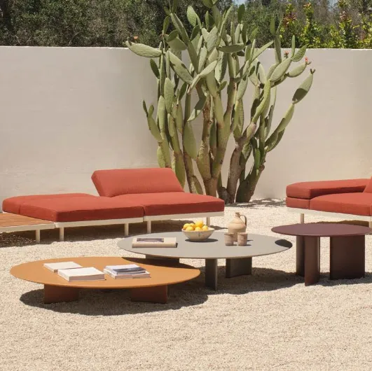 Naca coffee table in aluminum by Fast.