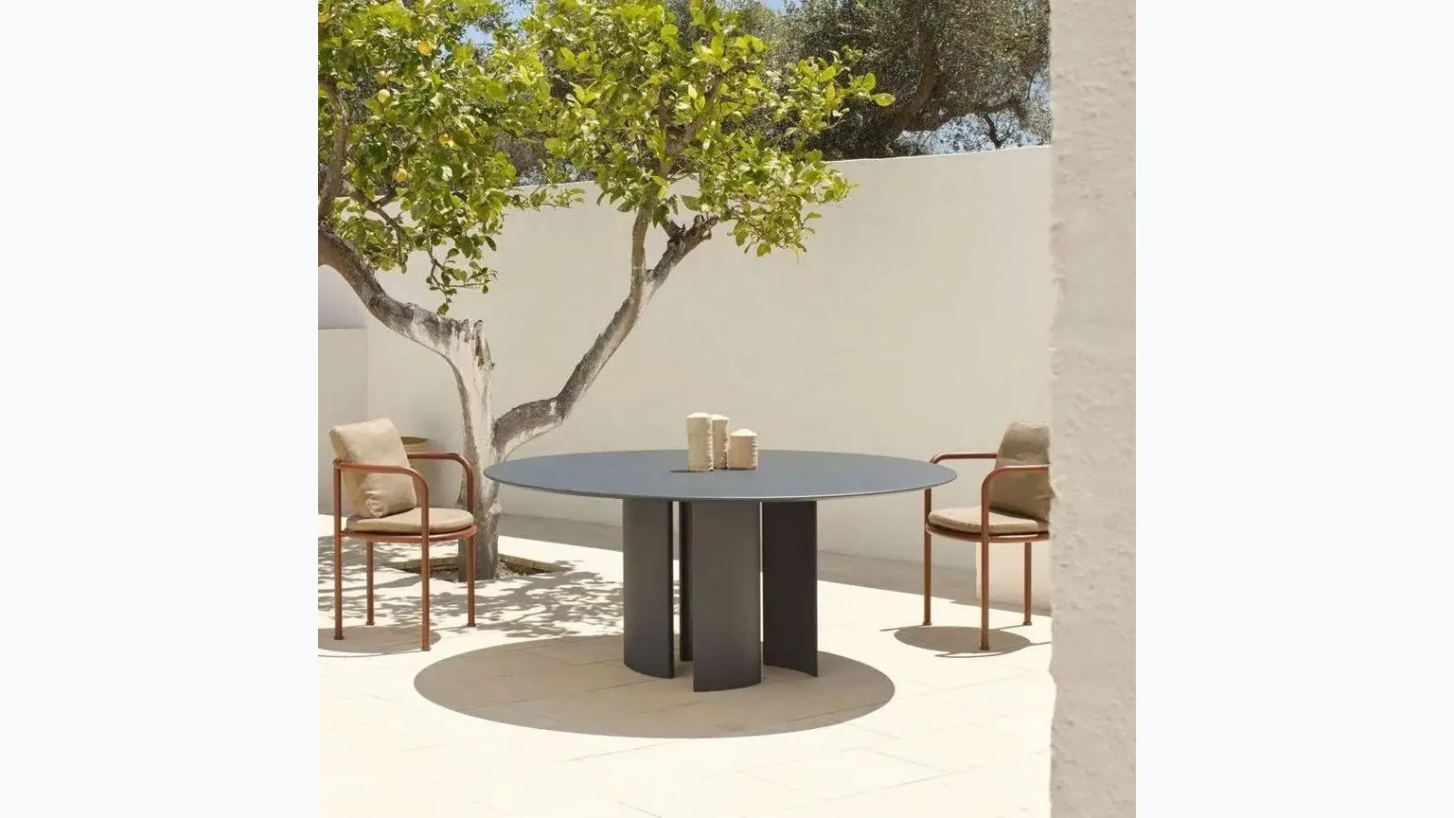 Round Naca table by Fast