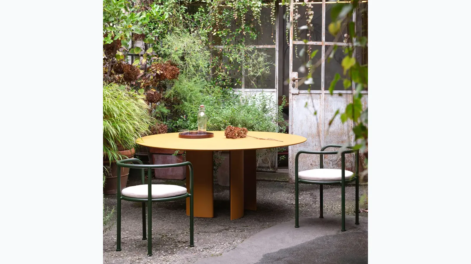 Round Naca Table by Fast