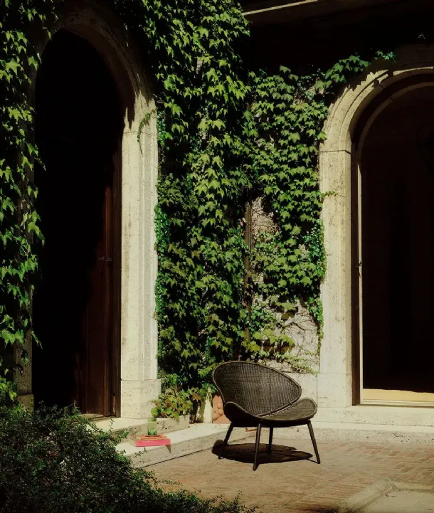 Nacre armchair in fiber and aluminum by Unopiu