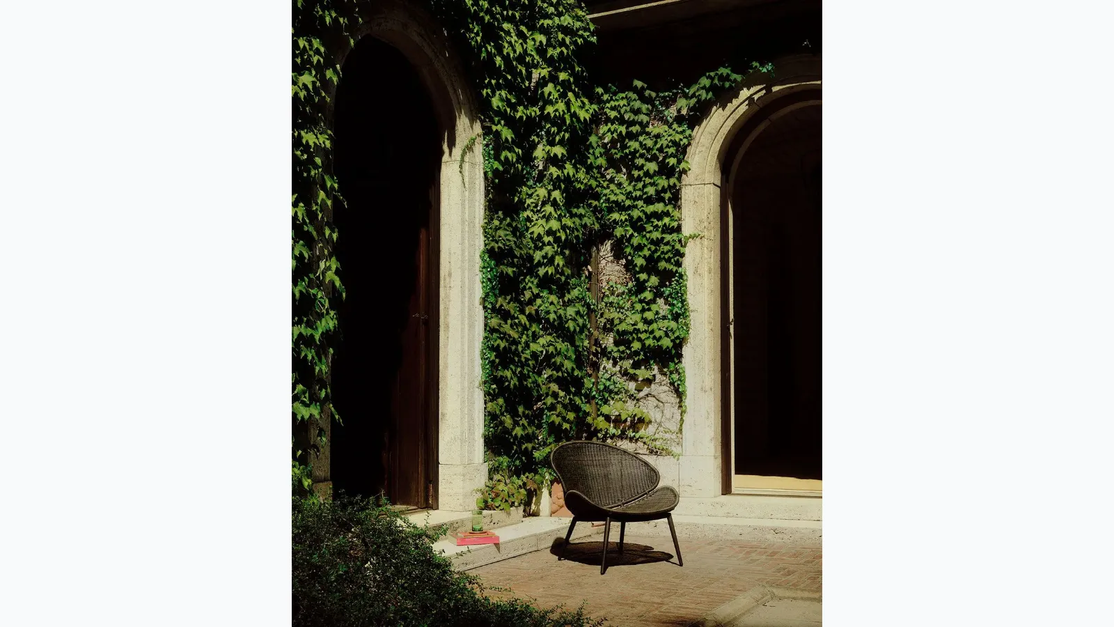 Nacre armchair in fiber and aluminum by Unopiu