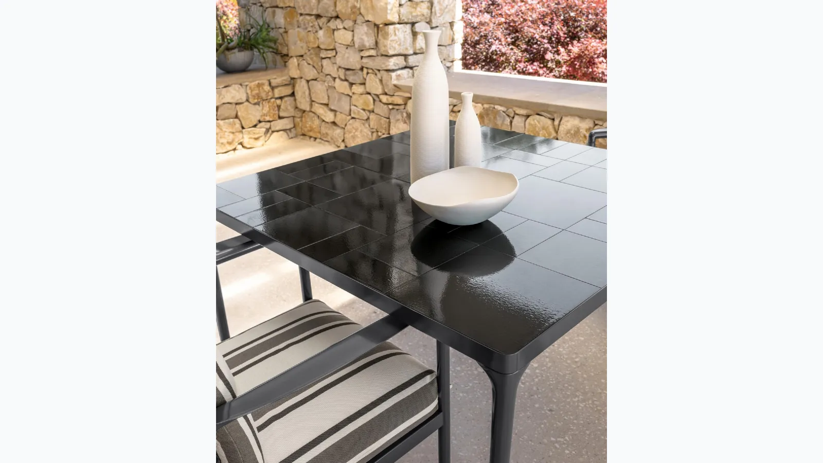 Table and Nalu Chairs by Talenti