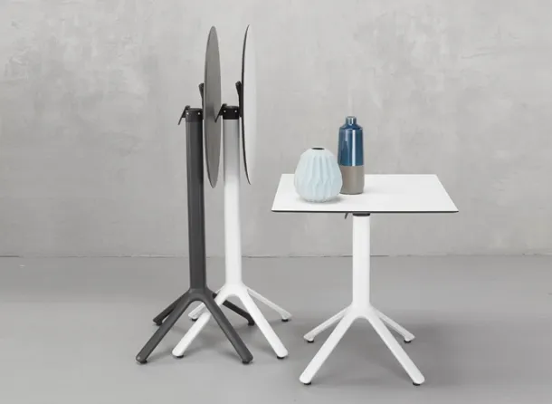 Folding coffee table Nemo by Scab Design.