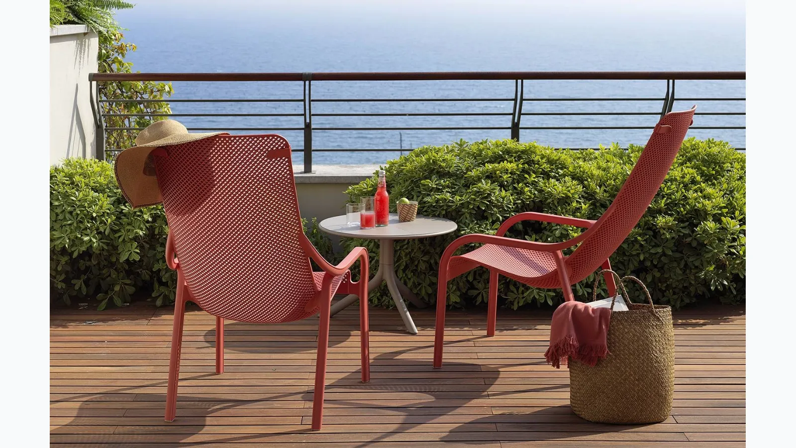 Net Lounge polycarbonate armchair by Nardi.
