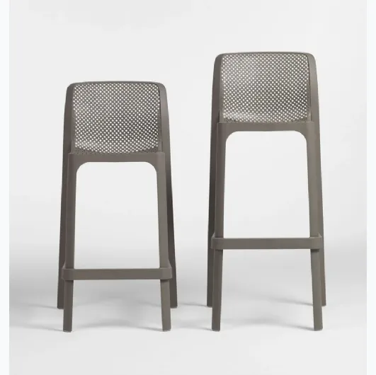 Outdoor stool in polypropylene decorated with the unique square hole pattern Net Stool by Nardi.