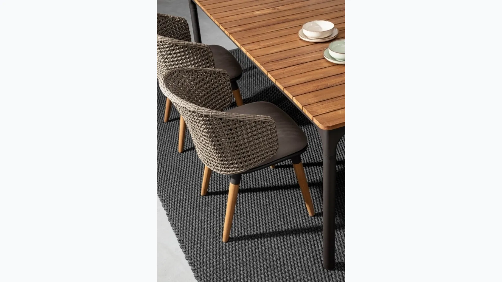 Rope and teak chair Ninfa by Bizzotto.