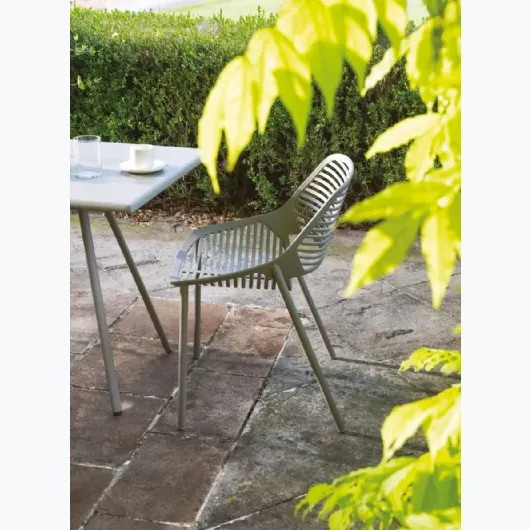 Painted aluminum chair Niwa by Fast.